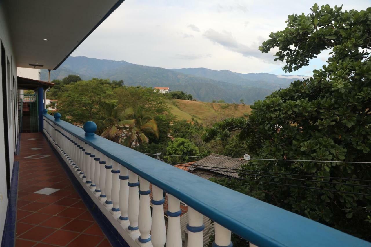 Hospedaje Aquel Almendro Hotel Santa Fe de Antioquia Exterior photo