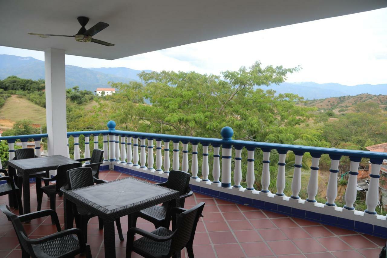 Hospedaje Aquel Almendro Hotel Santa Fe de Antioquia Exterior photo