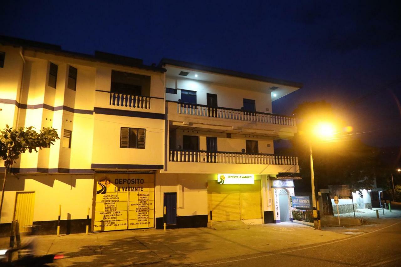 Hospedaje Aquel Almendro Hotel Santa Fe de Antioquia Exterior photo